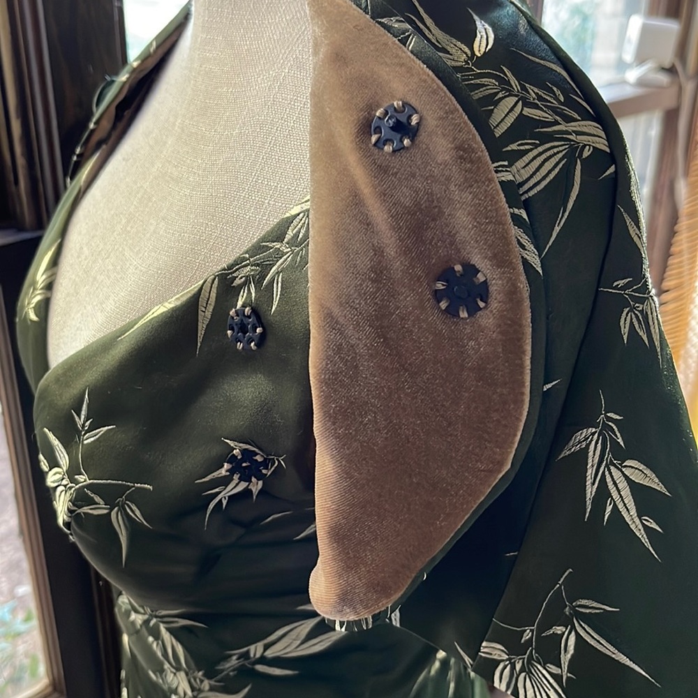 NWT Le Palais Vintage Satin Green Dress With Cape Medium - Picture 7 of 17